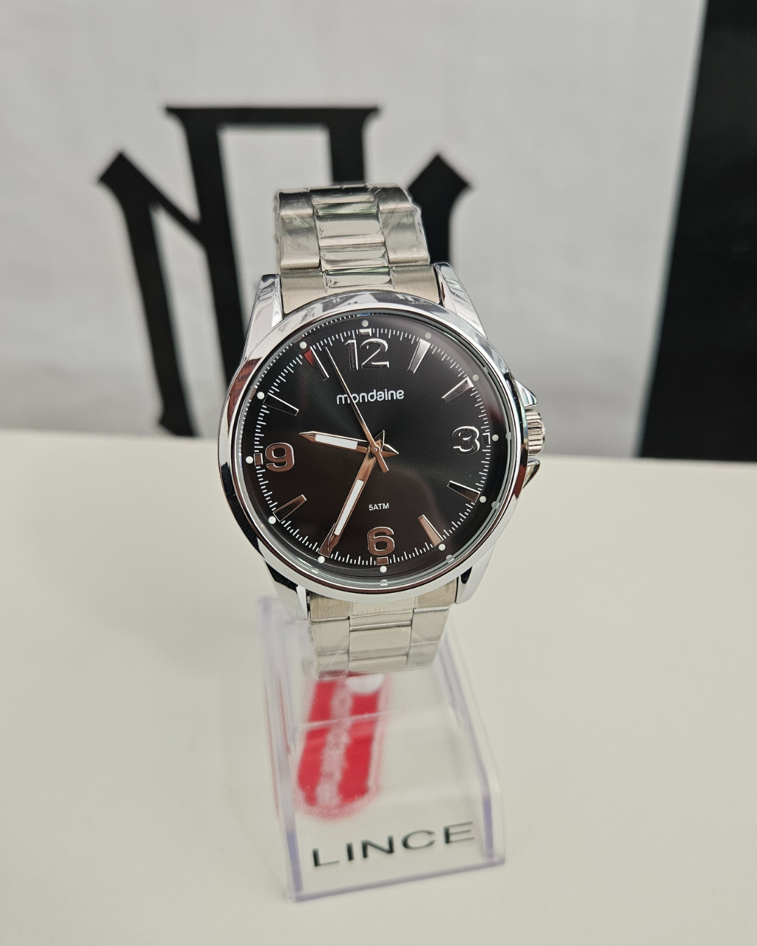 Relógio Masculino Prata e Mostrador Preto Analógico